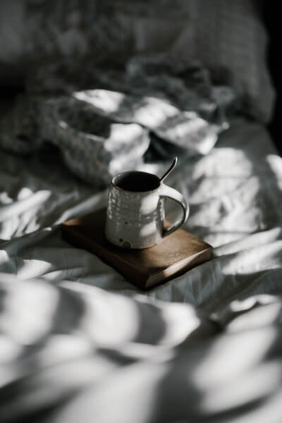 kawa w łóżku